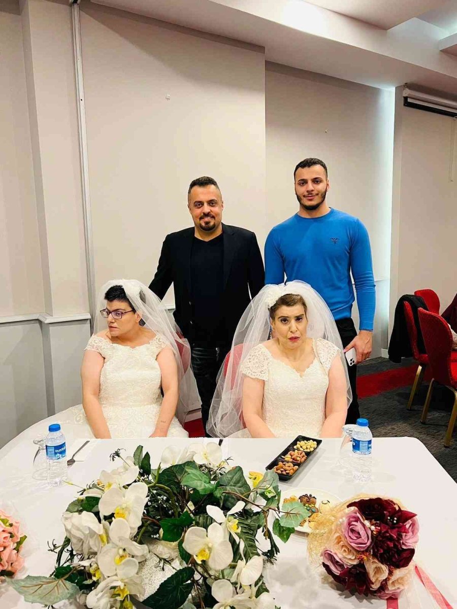 Damla Ve Selda Kardeşlerinin ’beyaz Gelinlik’ Hayalleri Gerçek Oldu