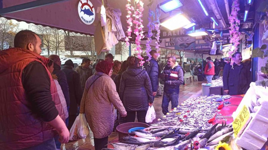 Balık Tezgâhlarında Yoğunluk