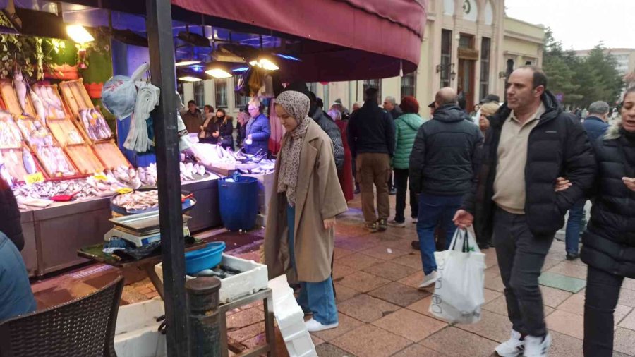 Balık Tezgâhlarında Yoğunluk