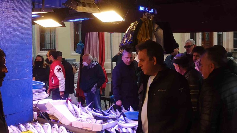 Balık Tezgâhlarında Yoğunluk