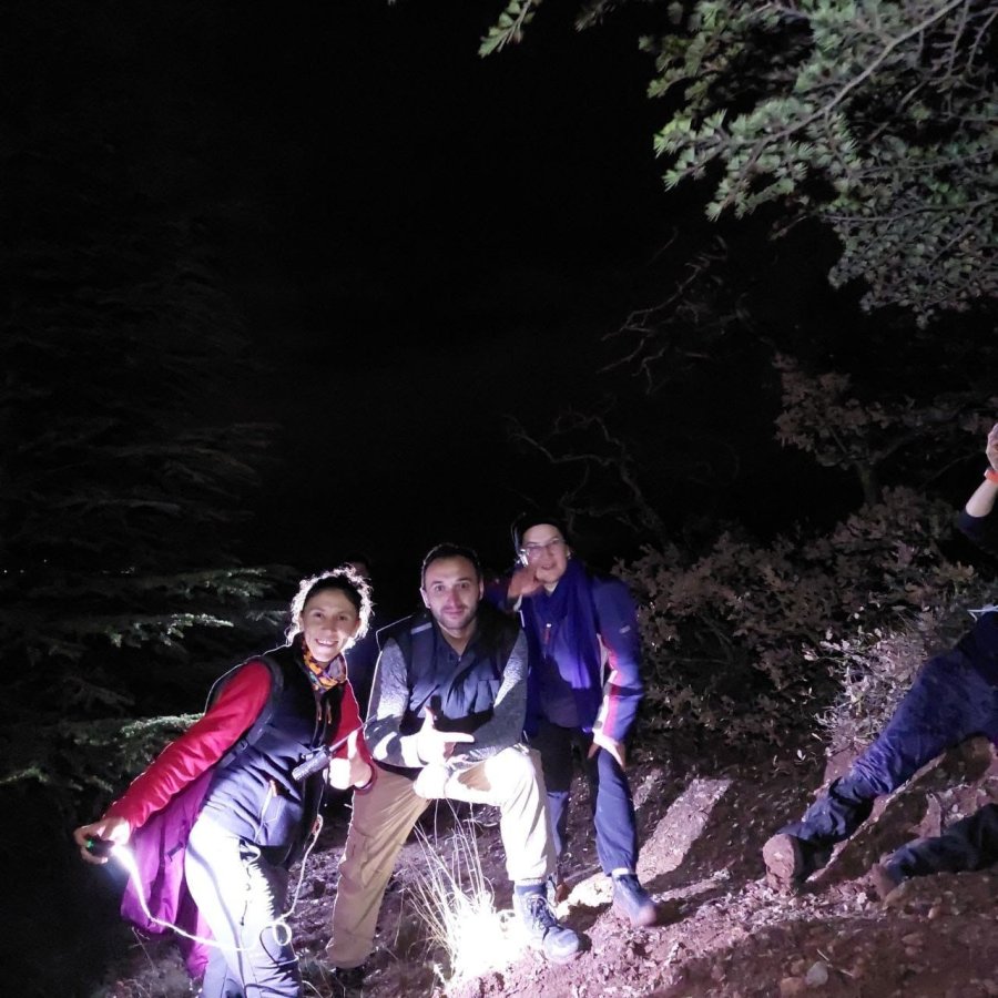 Gece Yürüyüşçüleri Mağaralarda Şehir Işıklarını Seyretti