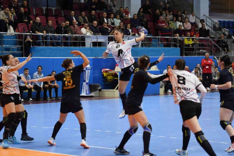 Konyaaltı Sk Devre Arasına Galibiyetle Girdi