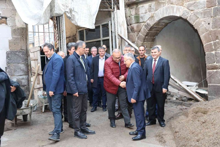 Başkan Büyükkılıç, Tarihi Kapalı Çarşı Ve Kazancılar Çarşısı Esnafını Ziyaret Etti