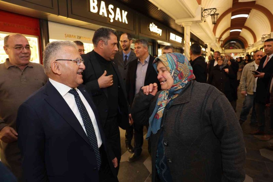Başkan Büyükkılıç, Tarihi Kapalı Çarşı Ve Kazancılar Çarşısı Esnafını Ziyaret Etti