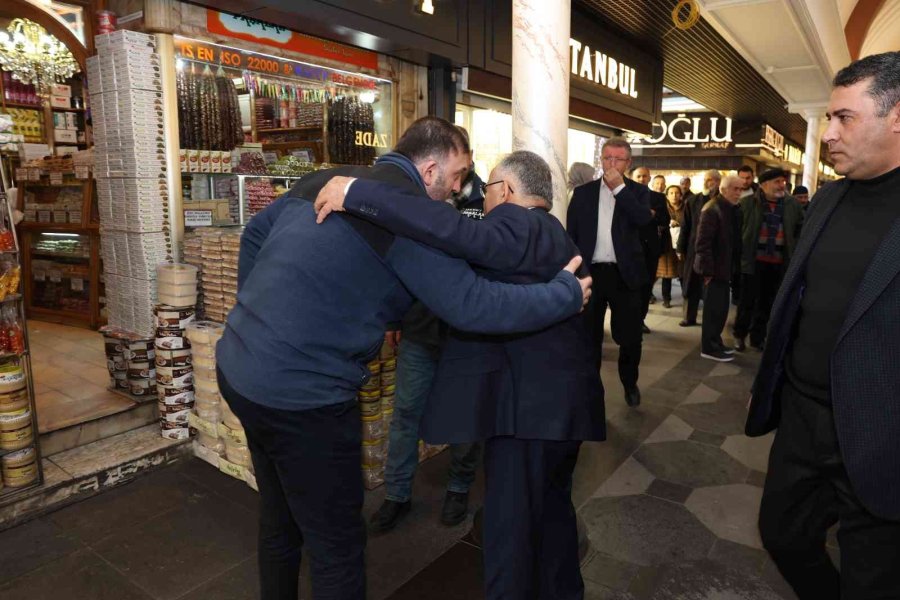 Başkan Büyükkılıç, Tarihi Kapalı Çarşı Ve Kazancılar Çarşısı Esnafını Ziyaret Etti
