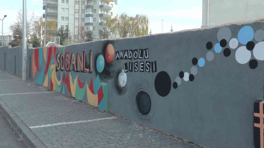 Sanatla Okullarını Güzelleştiriyorlar