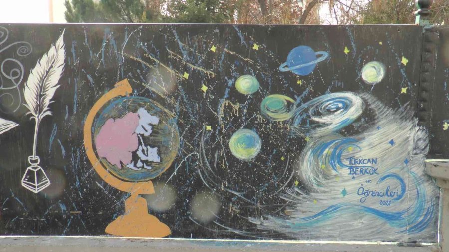 Sanatla Okullarını Güzelleştiriyorlar