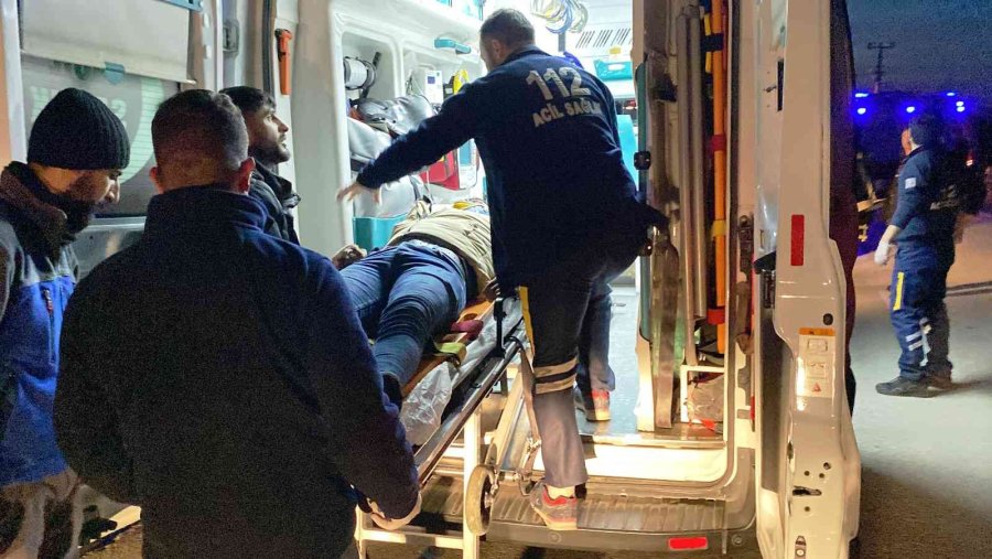 Konya’da Motosiklet İle Traktör Çarpıştı: 2 Yaralı