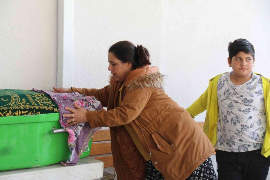 Minik Nur Elif’i Öldüren, Ağabeylerini İse Aç Bırakan Hala İle Amca Adliyede