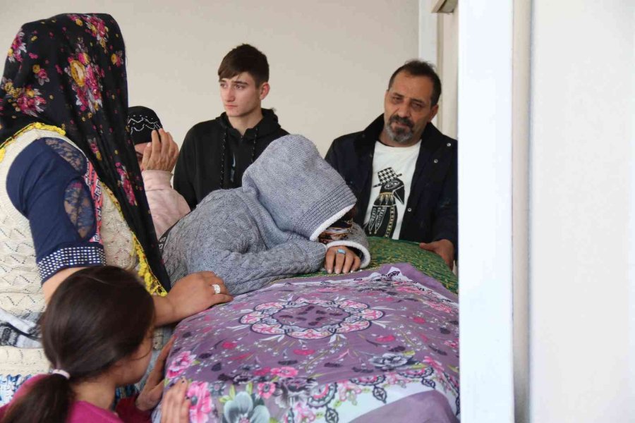 Minik Nur Elif’i Öldüren, Ağabeylerini İse Aç Bırakan Hala İle Amca Adliyede