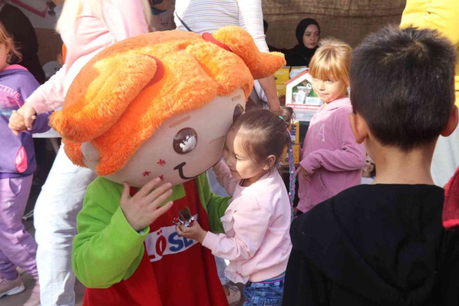 Alanya’da Uluslararası Yeni Yıl Pazarı Yoğunluğu