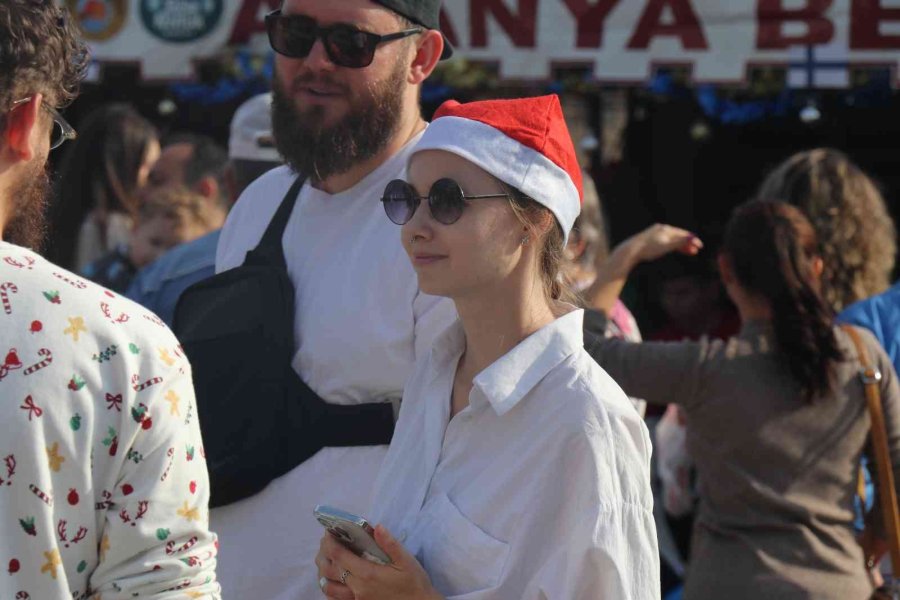 Alanya’da Uluslararası Yeni Yıl Pazarı Yoğunluğu