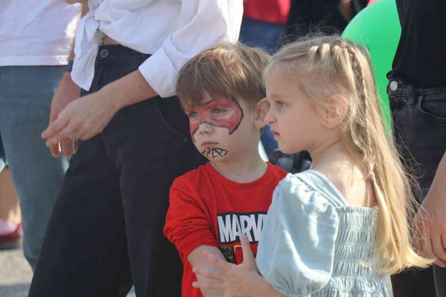 Alanya’da Uluslararası Yeni Yıl Pazarı Yoğunluğu