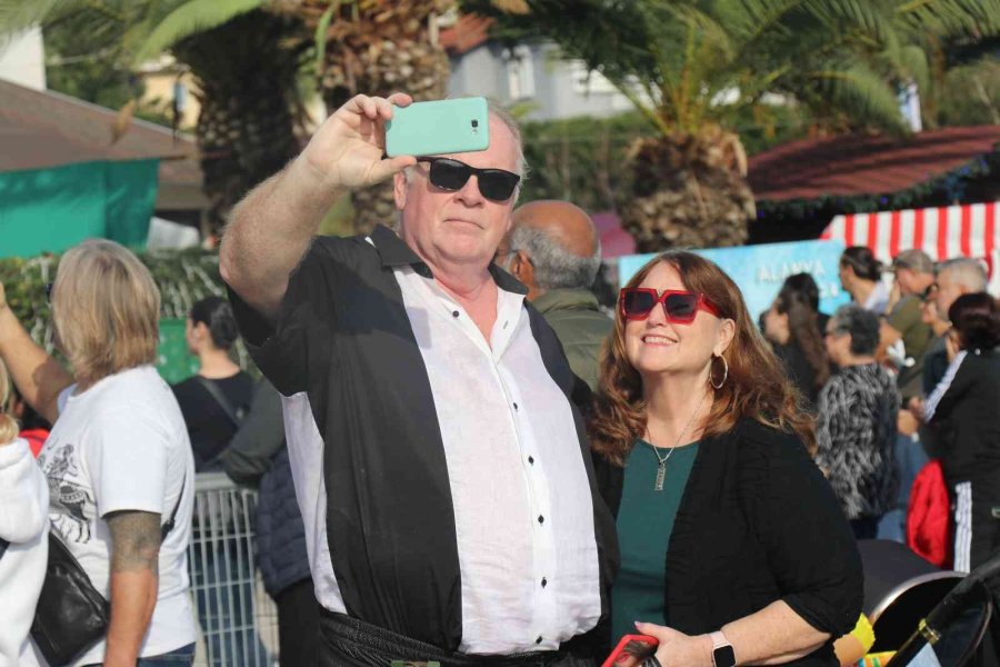 Alanya’da Uluslararası Yeni Yıl Pazarı Yoğunluğu