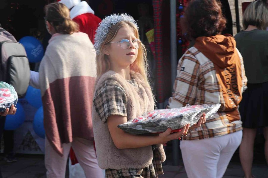 Alanya’da Uluslararası Yeni Yıl Pazarı Yoğunluğu