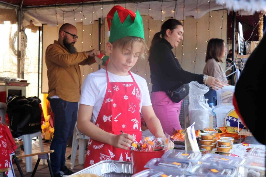 Alanya’da Uluslararası Yeni Yıl Pazarı Yoğunluğu
