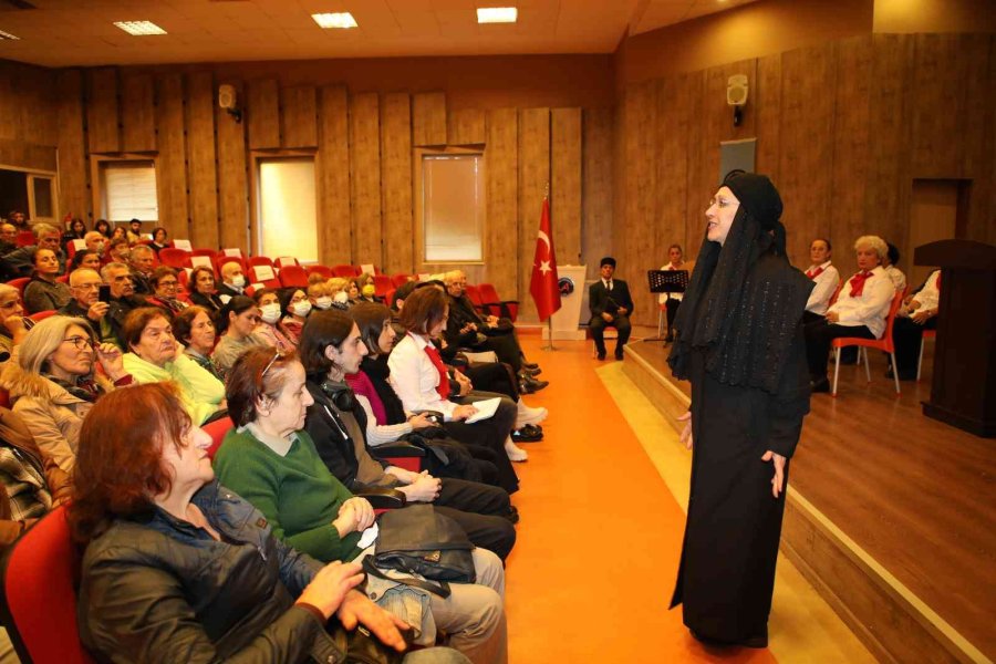 Aktif Yaşlılardan Yeni Tiyatro Gösterisi