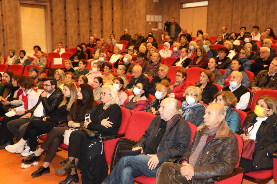 Aktif Yaşlılardan Yeni Tiyatro Gösterisi