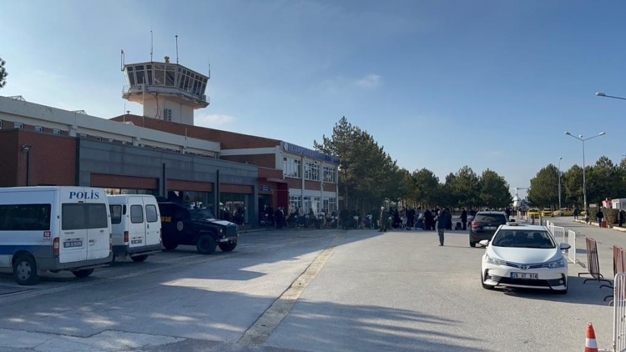 Sis Yüzünden Yolcu Uçağı Eskişehir’e İnemedi