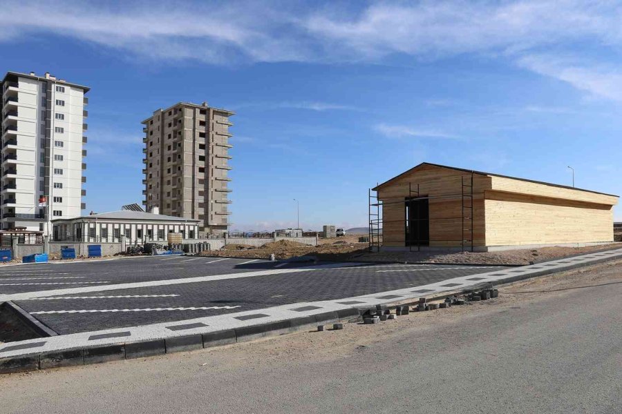 Karaman Belediyesinin Asfalt, Kaldırım Ve Park Çalışmaları Devam Ediyor