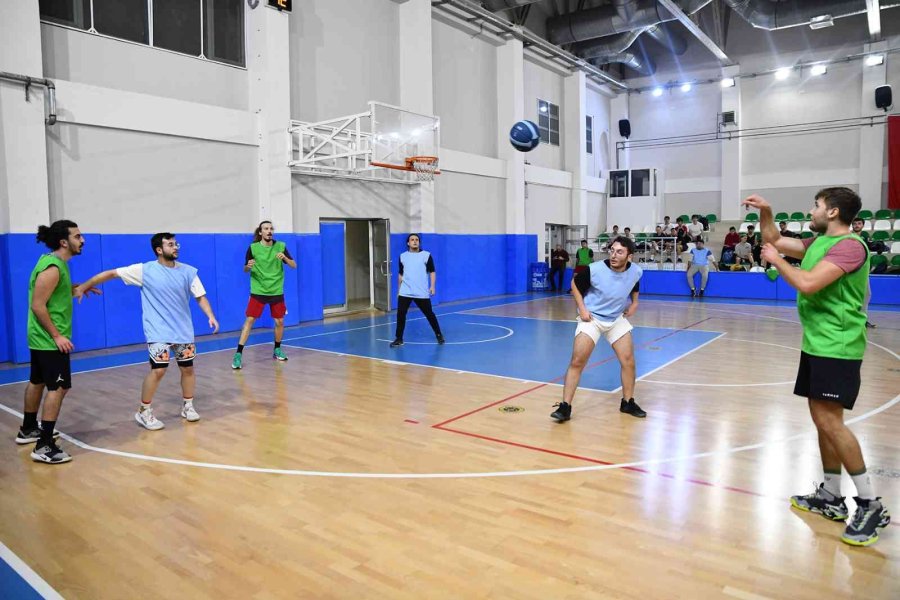 Gençlik Basketbol Turnuvasında Heyecan Dolu Maçlar