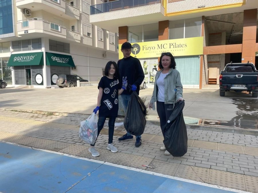 Gazipaşa’da Yaşayan Yerleşik Ruslar, Cadde Ve Sokaklarda Çöp Topladı