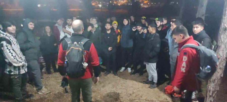 55 Üniversite Öğrencisinden Gece Yürüyüşü