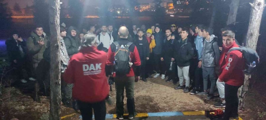 55 Üniversite Öğrencisinden Gece Yürüyüşü