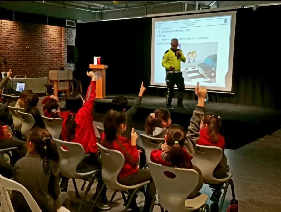 620 Öğrenci Trafik Konusunda Bilinçlendirildi