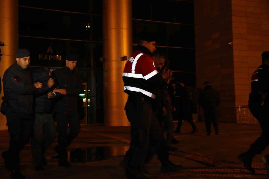 El Yapımı Patlayıcıyla Kaçak Kazı Yapan 3 Kişi Tutuklandı