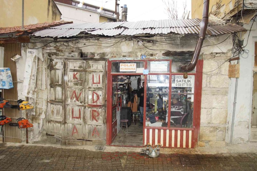 4 Kuşak Ata Mesleği Ayakkabıcılığı Babası İle Birlikte Yapıyor