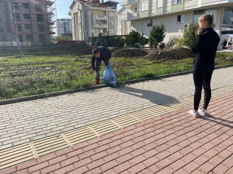 Gazipaşa’da Yaşayan Yerleşik Ruslar, Cadde Ve Sokaklarda Çöp Topladı