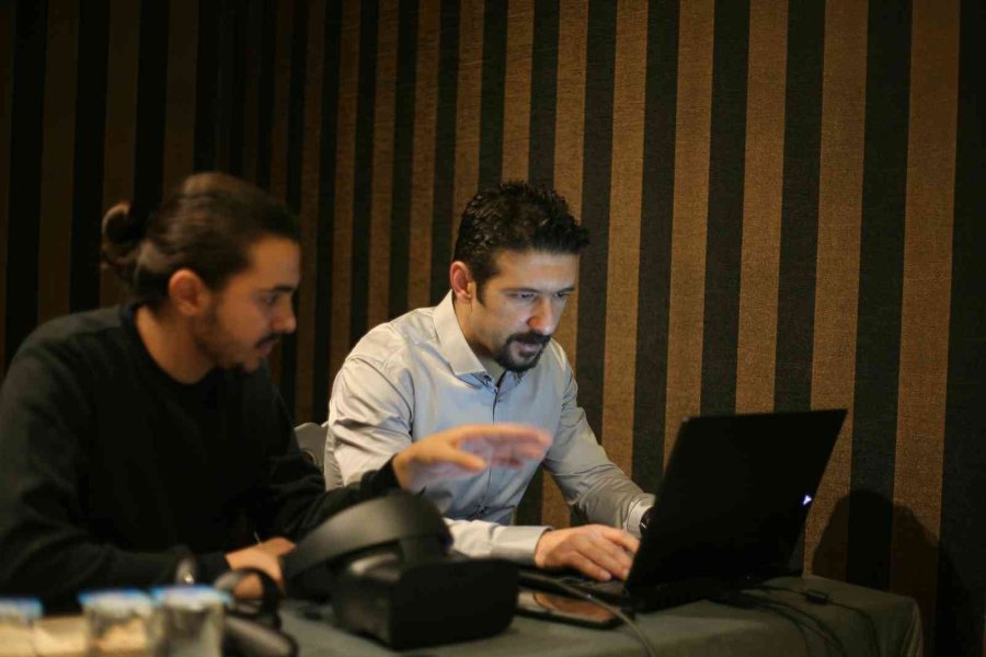 Bu Kaskı Takanlar Kendilerini Bir Eczanede Ya Da Hastanede Bulabiliyorlar