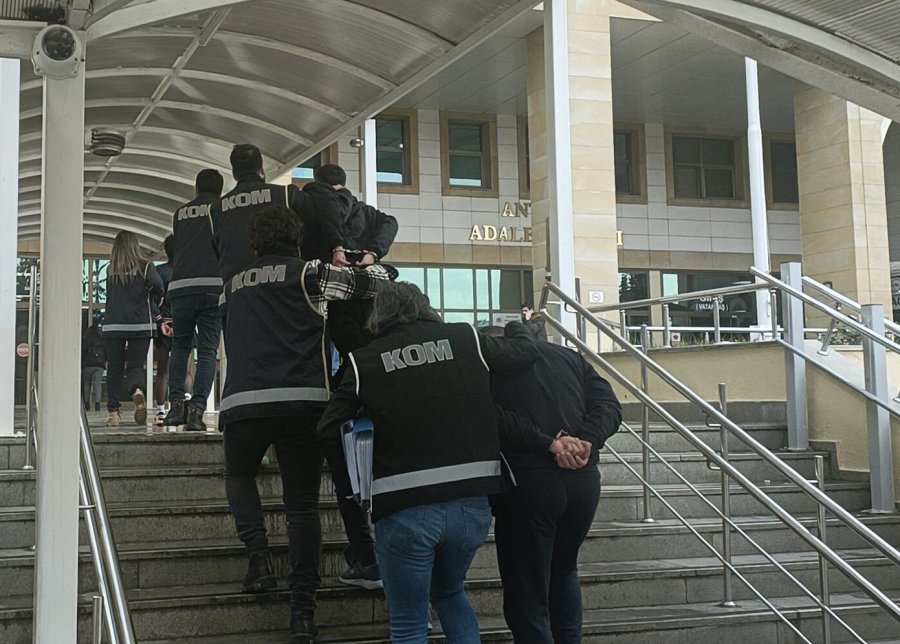 Antalya’da Sahte Para İle Esnafı Dolandıran 5 Şüpheli Yakalandı
