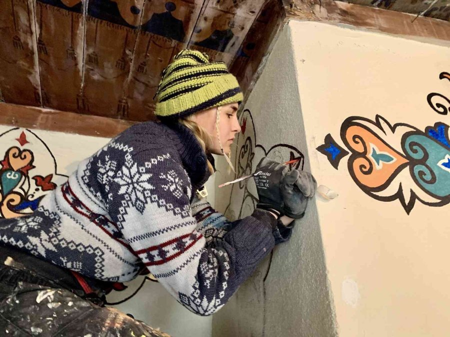 Baba Ve Kız Birlikte Nakkaşlık Sanatını Yaşatıyorlar