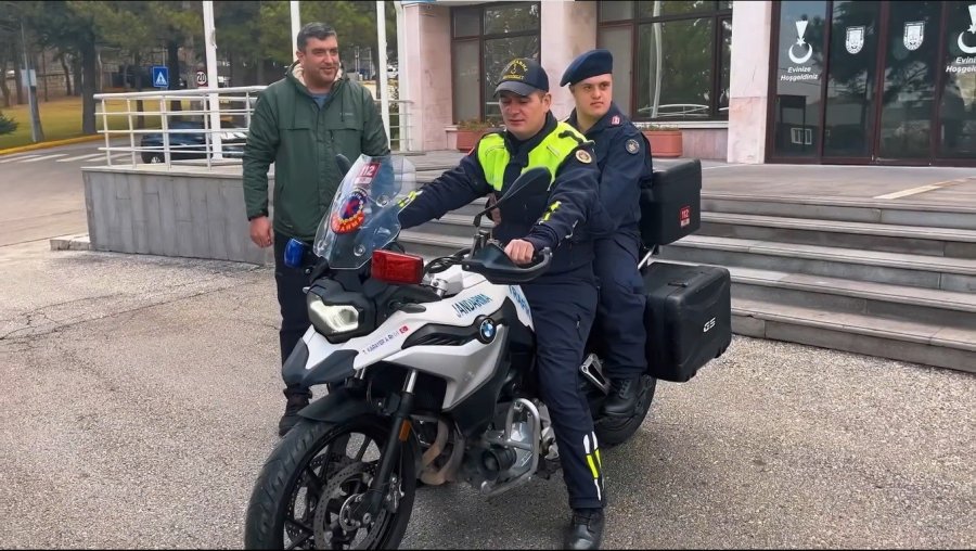 Mücahid Bir Günlüğüne Hayali Olan Jandarma Üniformasını Giydi