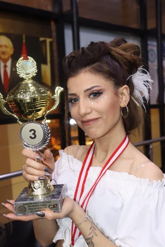 Ayşenur Hayallerine Kavuşmak İçin Girdiği Sınav Günü Öldürülmüş