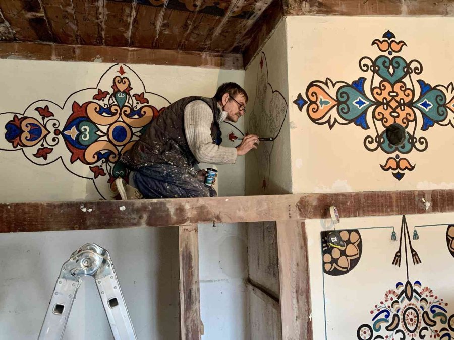 Baba Ve Kız Birlikte Nakkaşlık Sanatını Yaşatıyorlar