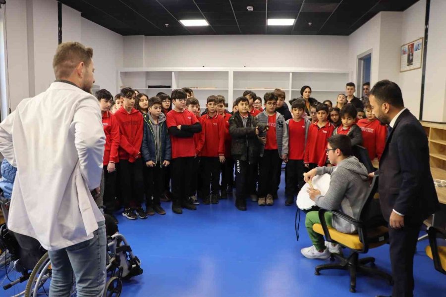 Engelleri Ortadan Kaldıran Merkez, Öğrencileri Misafir Ediyor