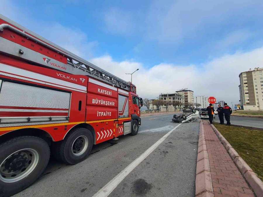 Hafif Ticari Araç İle Çarpışan Otomobil Takla Attı: 1 Yaralı