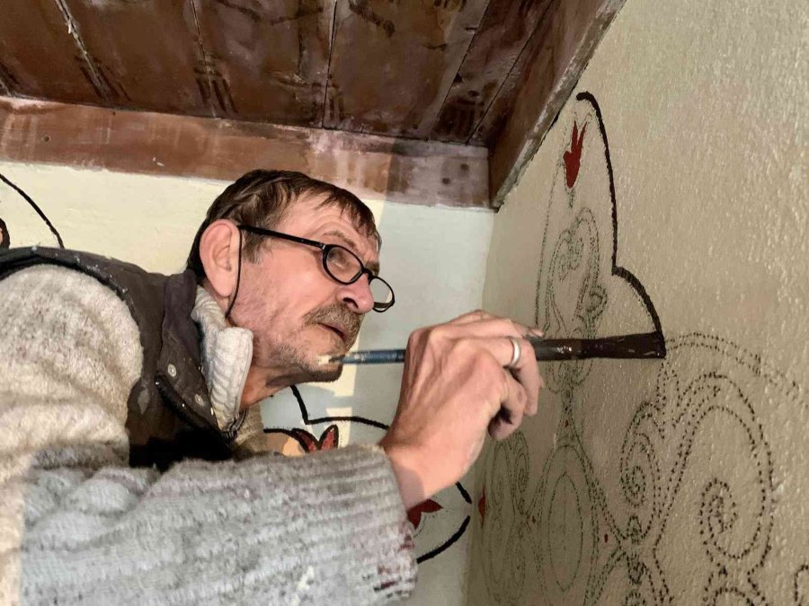 Baba Ve Kız Birlikte Nakkaşlık Sanatını Yaşatıyorlar