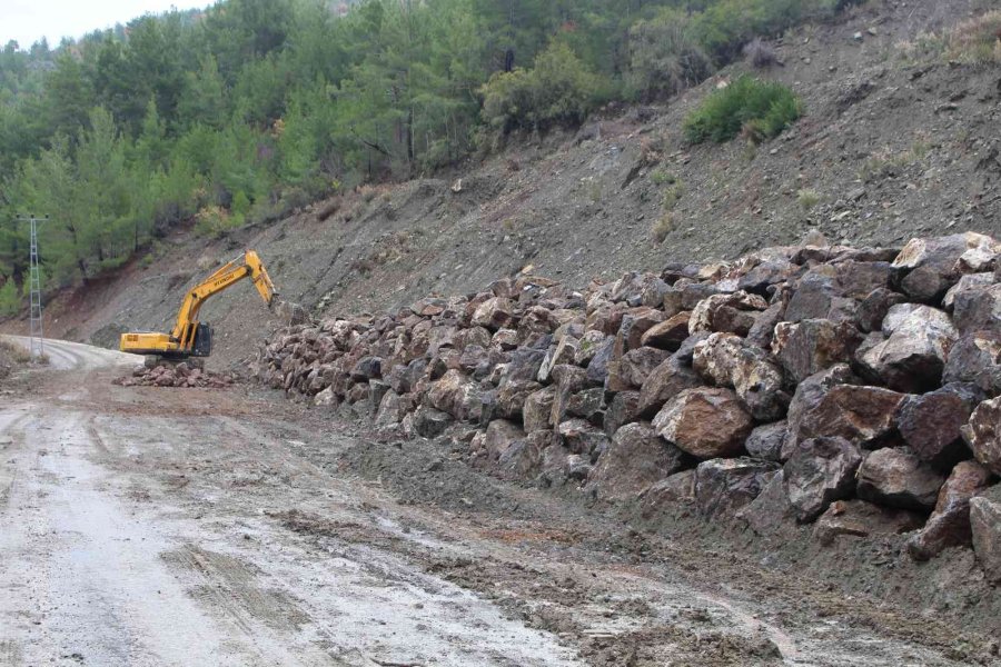 Sugözü Grup Yolu’nda Heyelan Önlemi