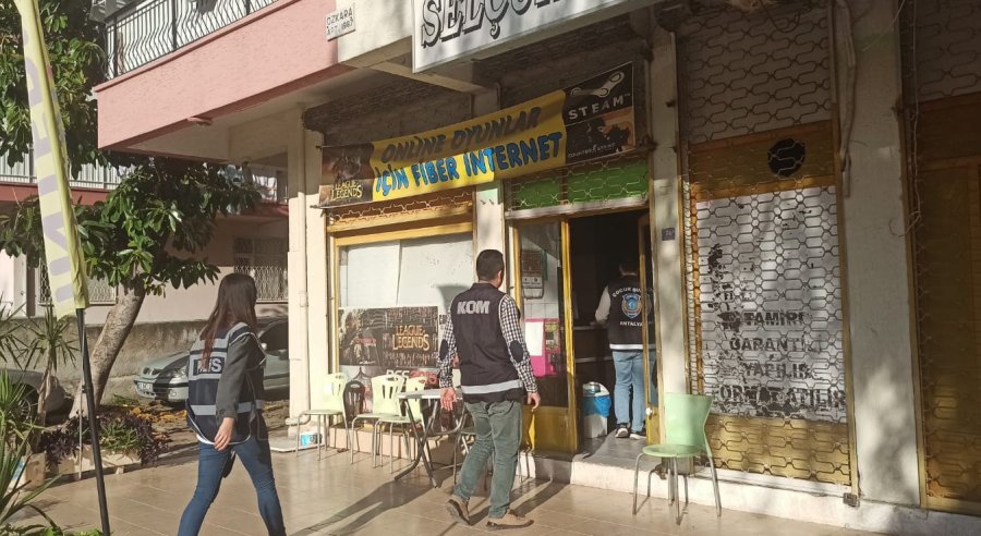 Antalya’da Okul Çevreleri Ve Servis Araçları Denetlendi