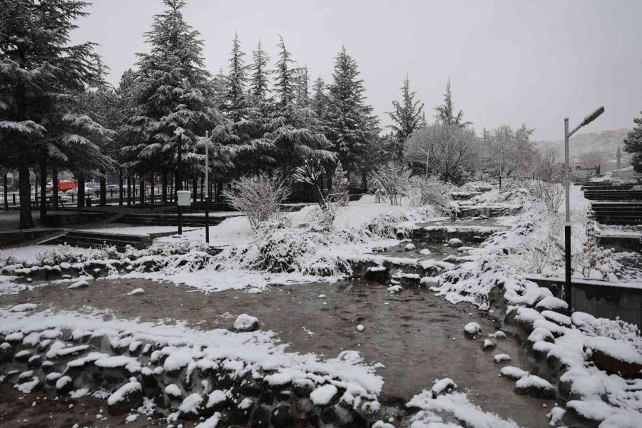 Hacılar Beyaza Büründü
