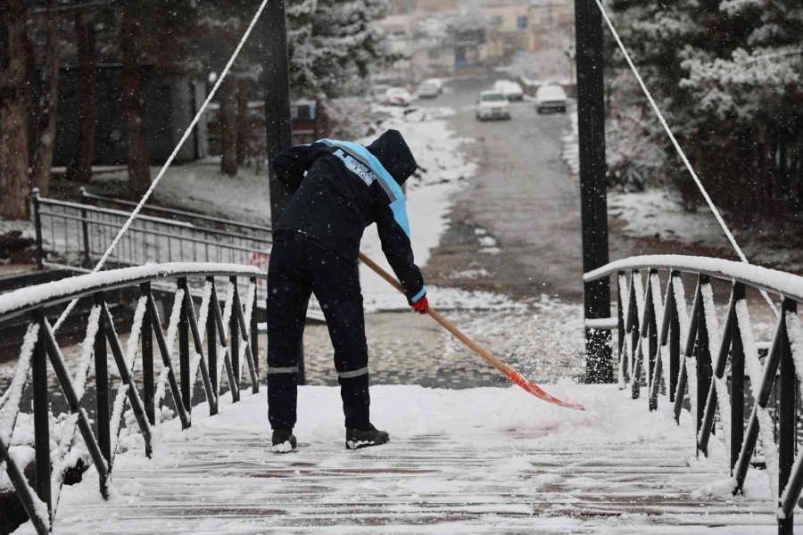 Hacılar Beyaza Büründü