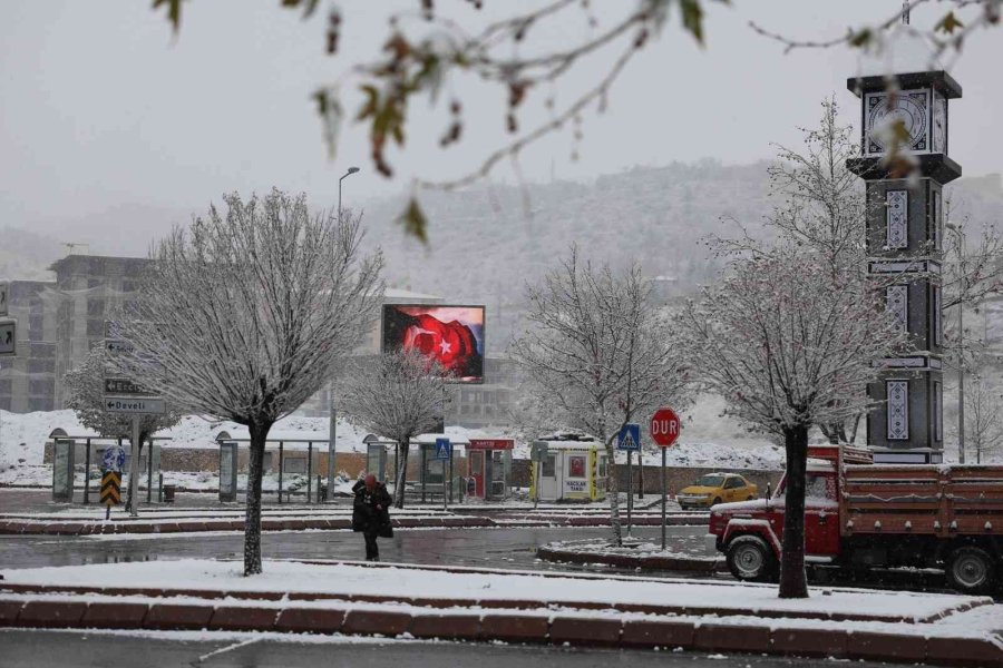 Hacılar Beyaza Büründü