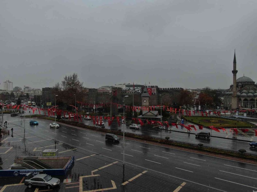 Kayseri’ye Mevsimin İlk Karı Yağdı