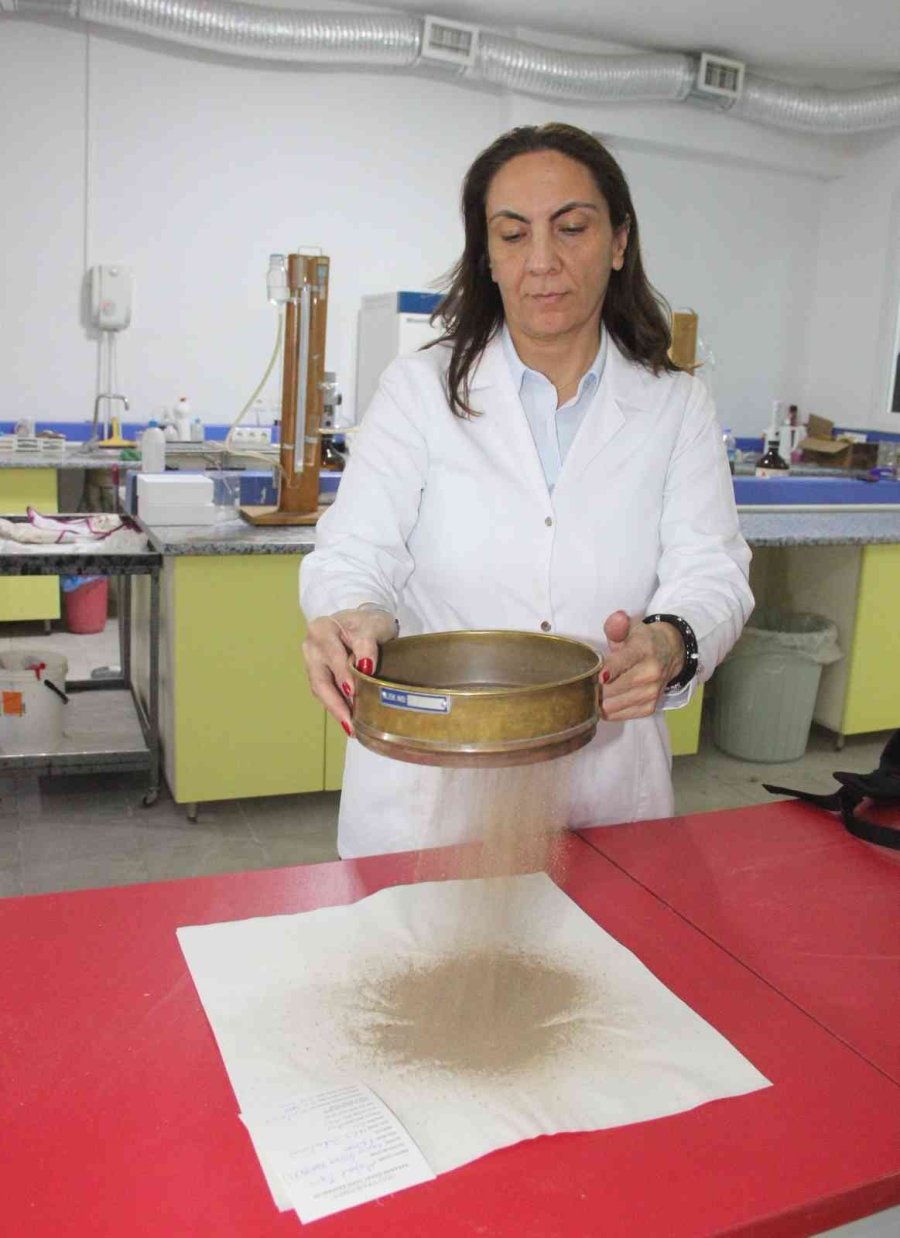 Toprak Analizi Verim Ve Kaliteyi Arttırıyor