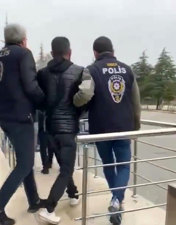 ’kredi Vereceğiz’ Diyerek Dolandırıcılık Yapan Şahıslar Yakalandı