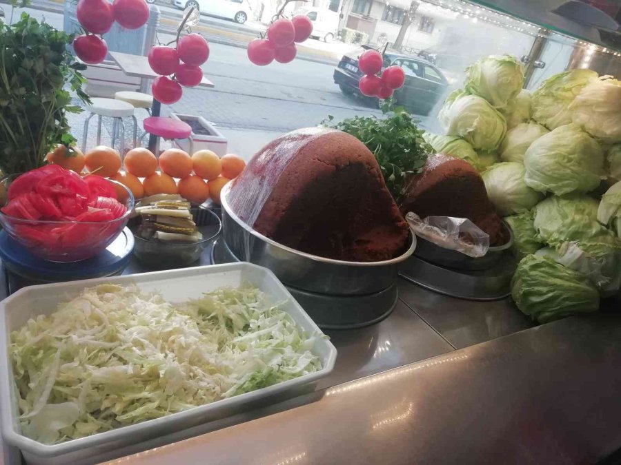 Bir Çiğköfte Dürümü 20 Lira